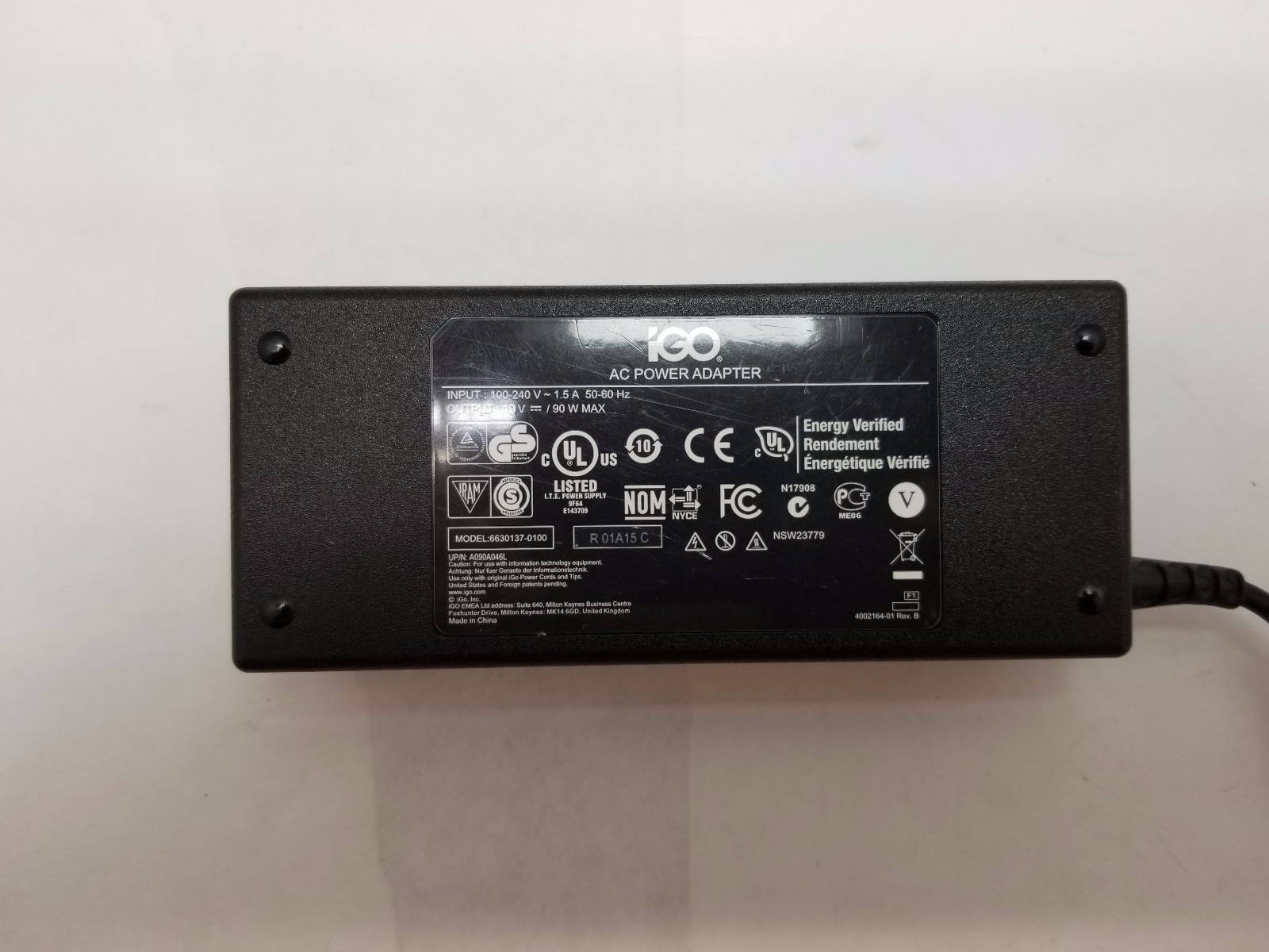iGo Universal Laptop Notebook Charger 90W AC Power Adapter 6630137-0100 NO TIPS