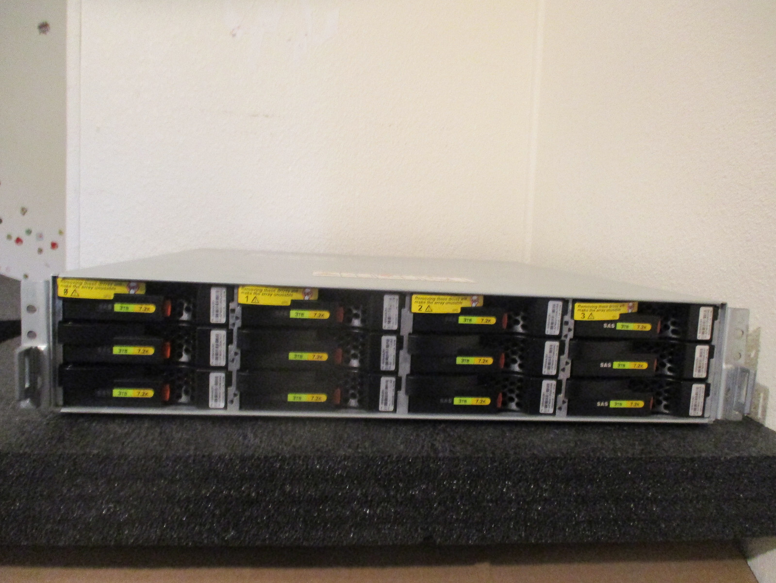 EMC VNX e3150 Storage Array   with 12 x 3TB  005049291    WITH  4  OS HARD DRIVE