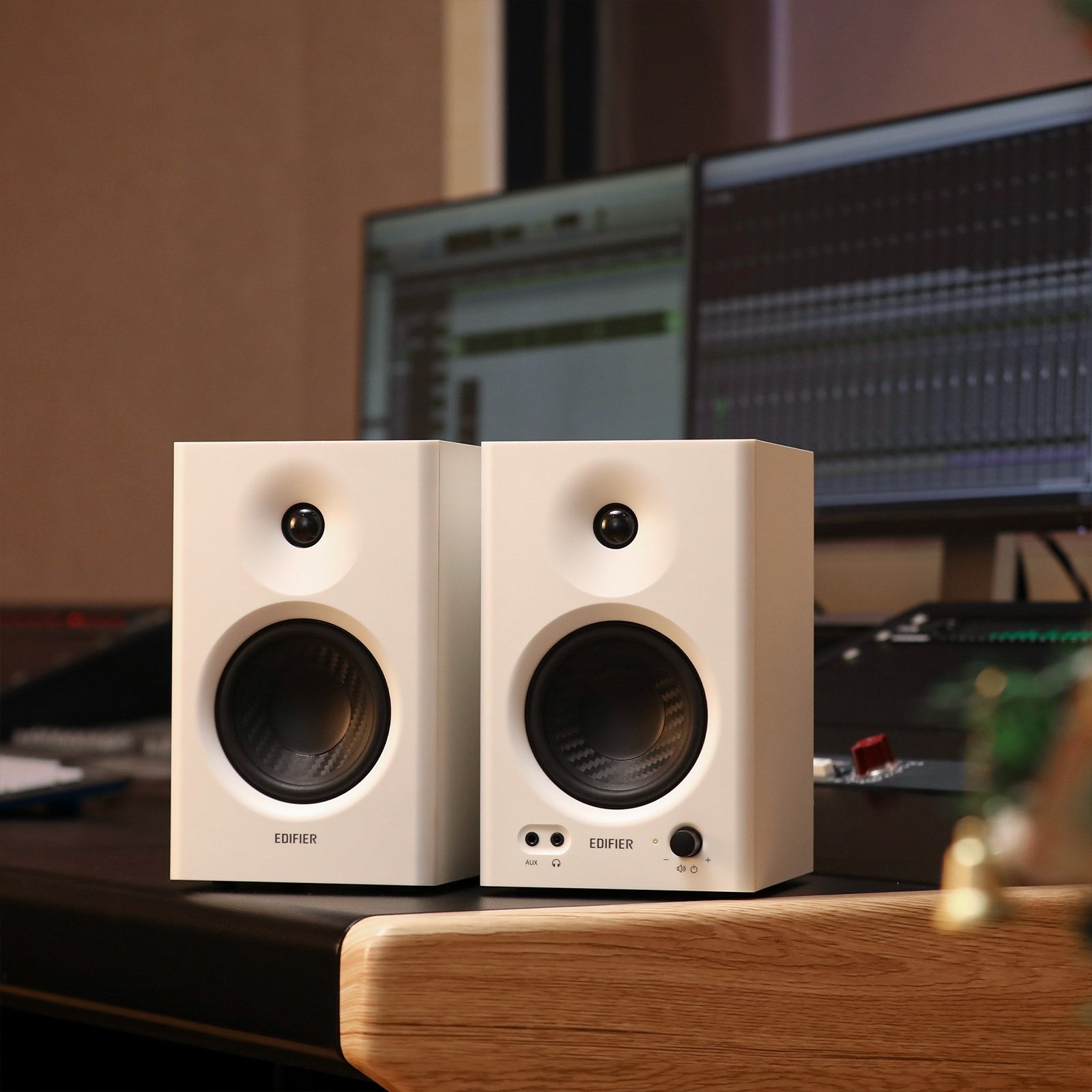 Edifier MR4 Powered Bookshelf Speakers 4" Studio Near-field Monitor Speakers