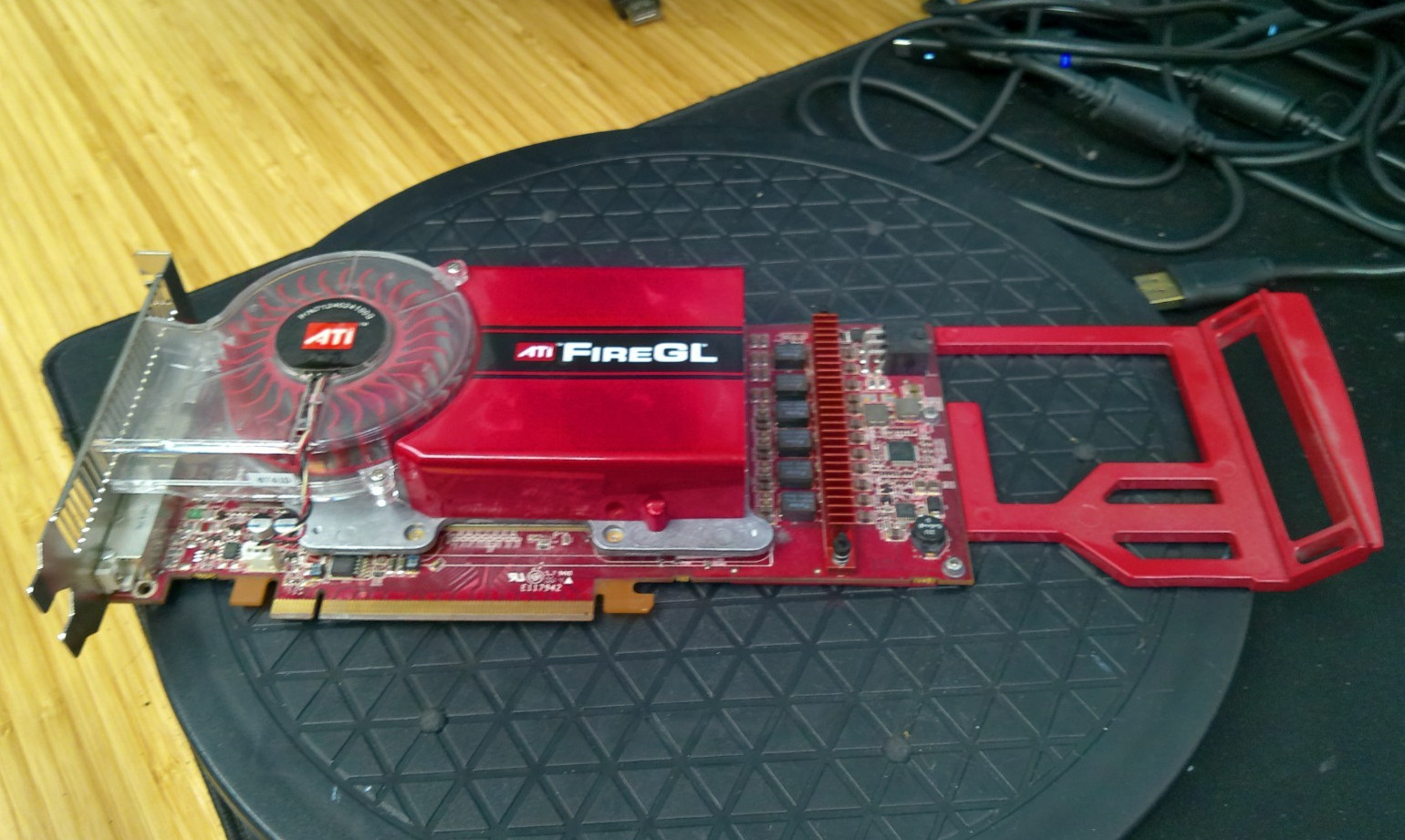 ATI FireGL V7200 256MB GDDR3 PCI Express Video Graphics Card ATI-102-A52006-21