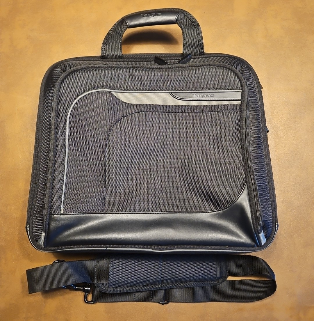 Targus - Zip-Through 15.4 in Mobile Elite Laptop Case Black/Grey Model TBT045-50