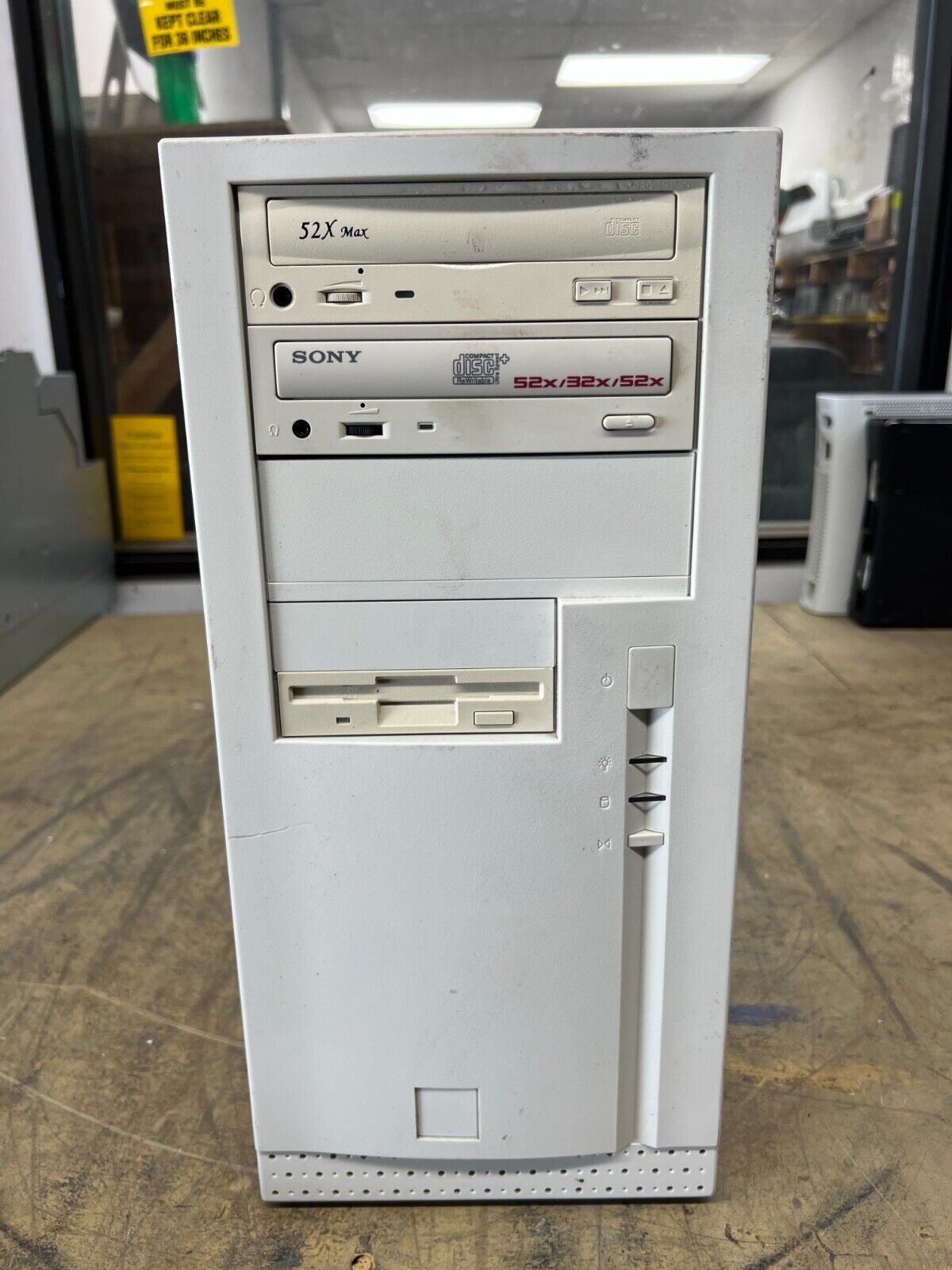 VINTAGE WHITE BEIGE CUSTOM BUILT PC ATX Intel 450 Pentium III, 1GB RAM, CT3600