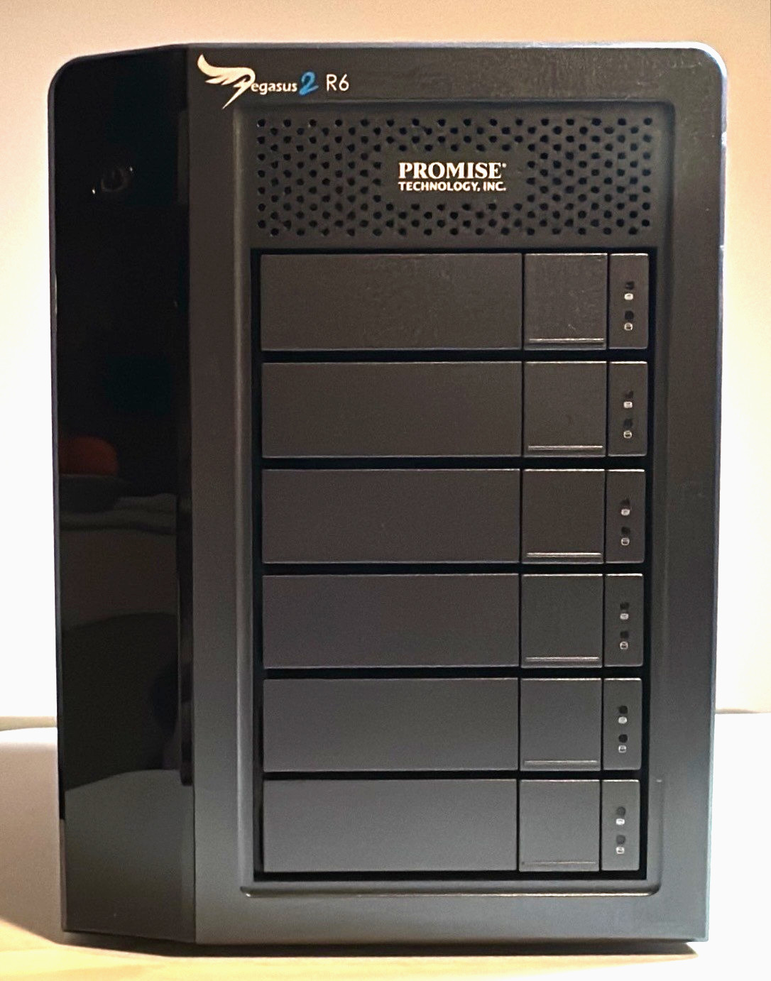 Promise Pegasus2 R6 - 6 Bay Direct Atttached Storage - No HDD