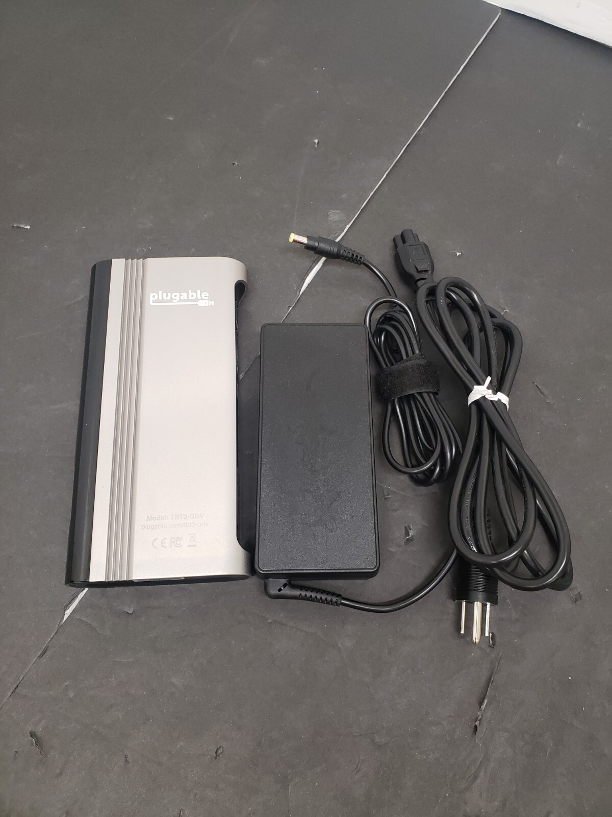 Plugable TBT3-UDV Universal USB-C Docking Station / With AC Adapters
