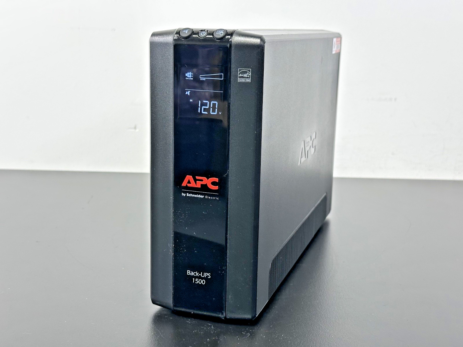 APC BR1500G Back-UPS Pro 1500VA 865W Battery Backup UPS 10-Outlet LCD Powers On
