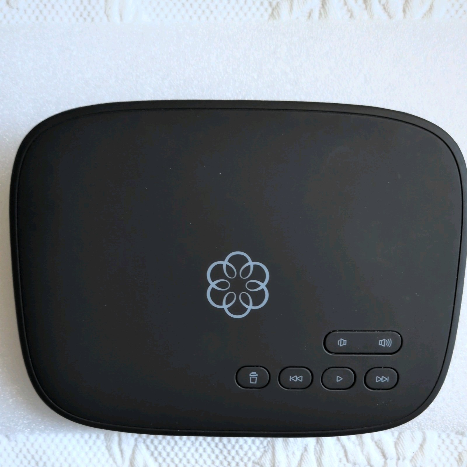 Ooma Telo Home VoIP System w/DP1 and 3 handsets, two handset chargers