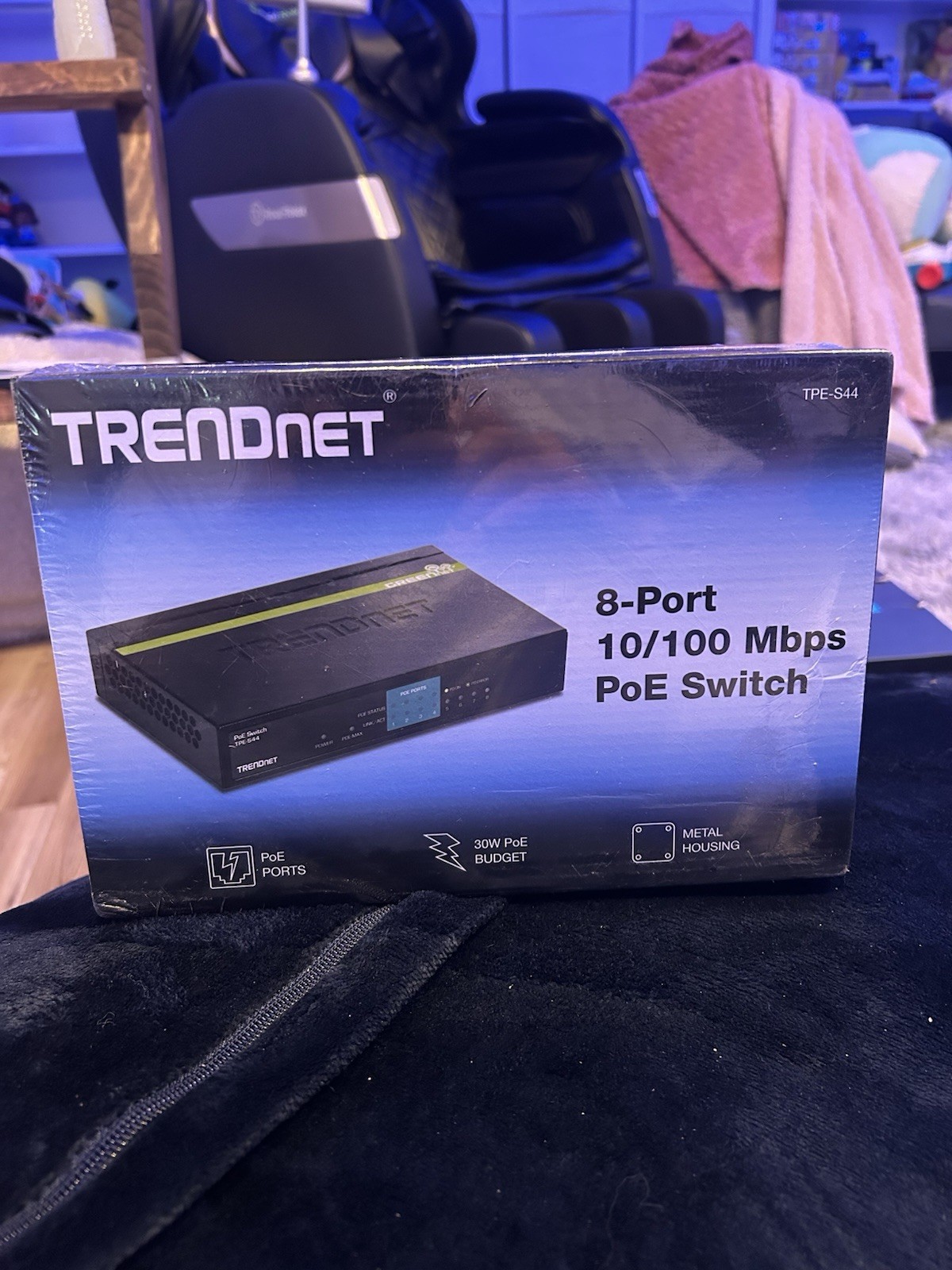 TRENDnet TPE-S44 8-Port 10/100 Fast Ethernet PoE Unmanaged RJ-45 Switch