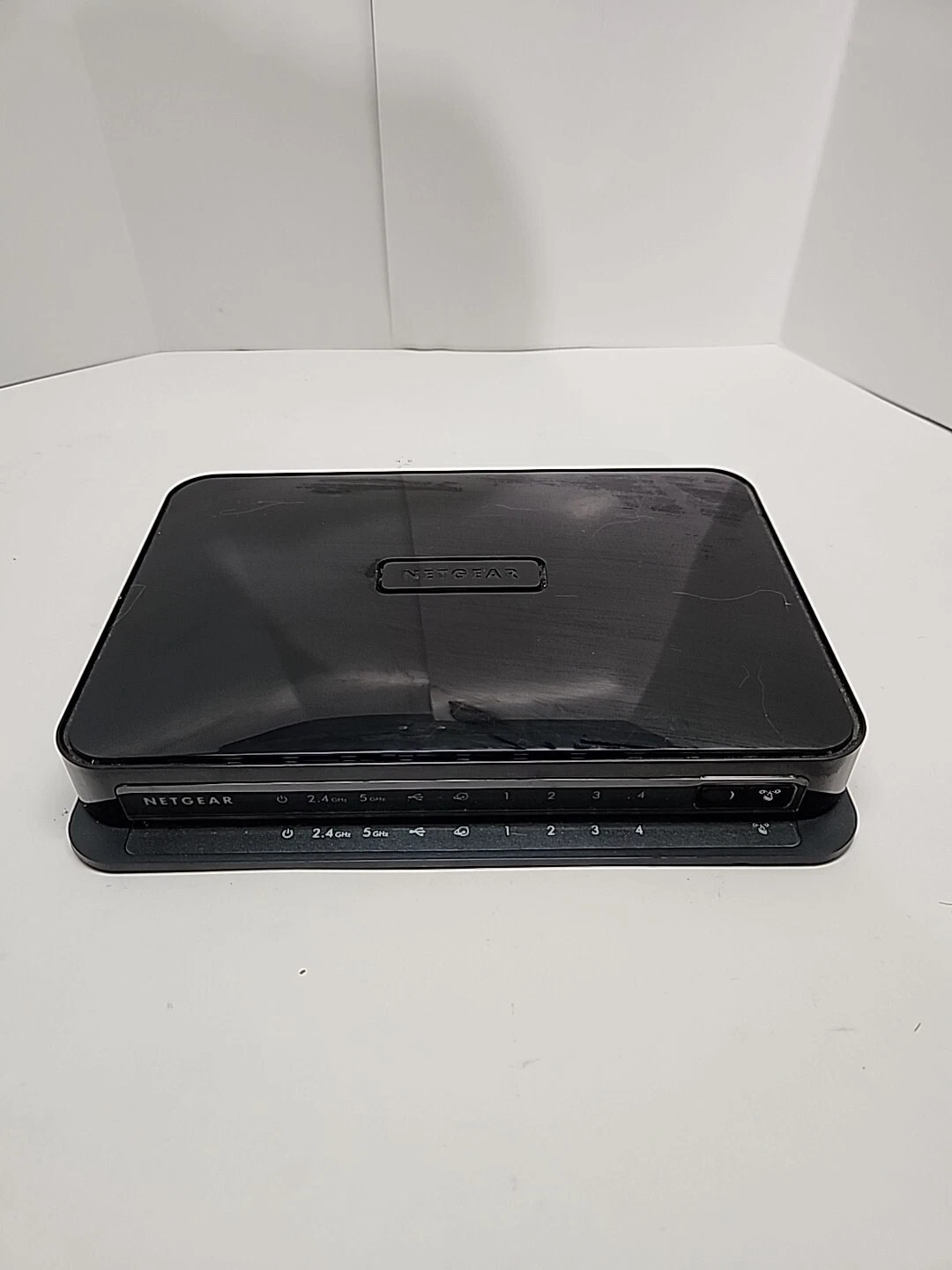 NETGEAR Range Max WNDR3700 - N Wireless Dual Band Gigabit Router wo power cord