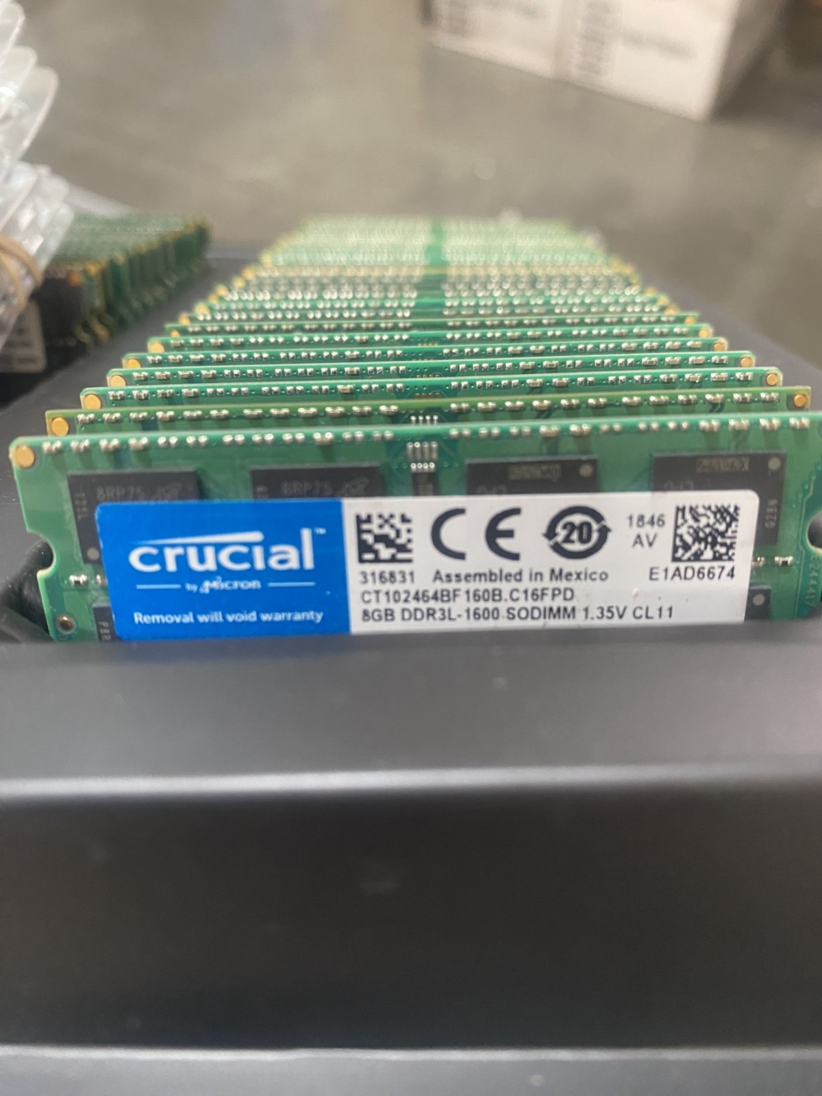 Crucial 8GB x1 DDR3-1600 CT102464BF160B SODIMM 204pin 1.35V Laptop Memory