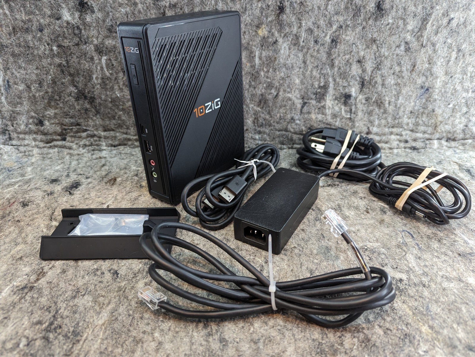10ZiG Technology 6000q Client  8GB RAM  DDR4 - NO Hard Drive