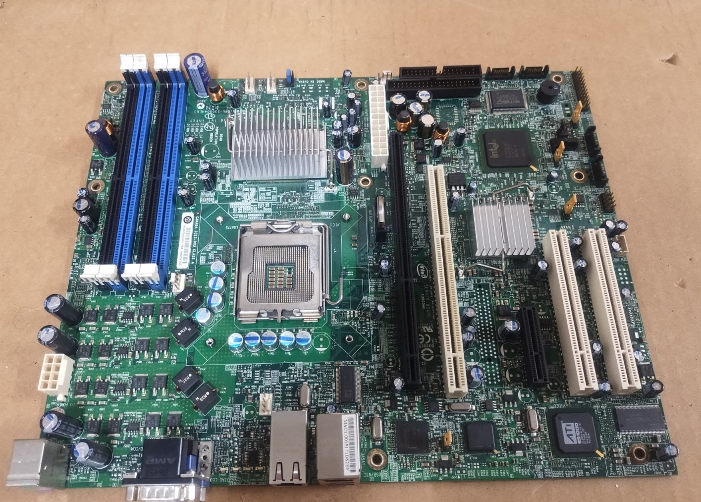 Intel S3000AH, LGA775 Socket Motherboard