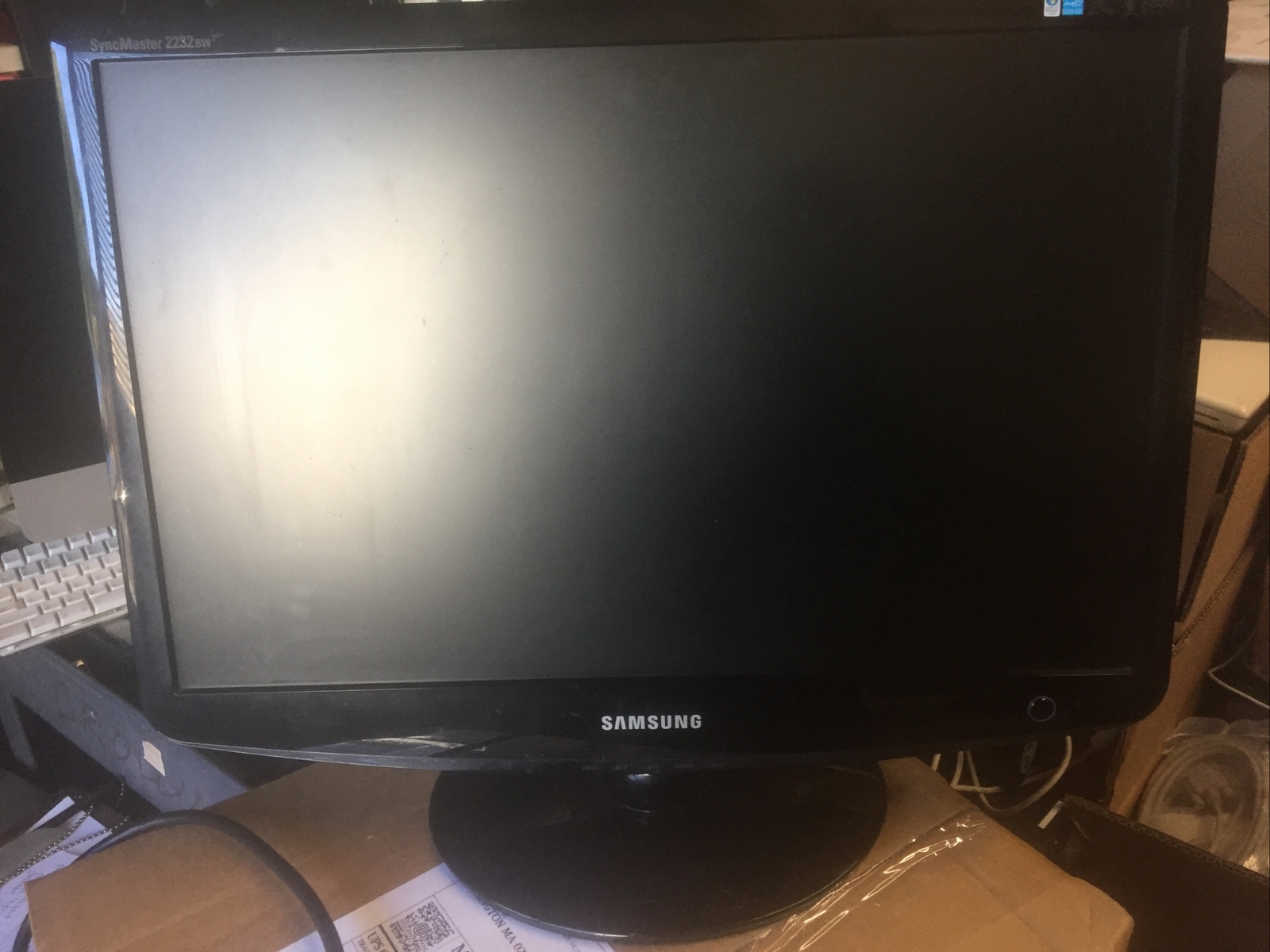Samsung SyncMaster 2232BW Plus Monitor with VGA and Power cord