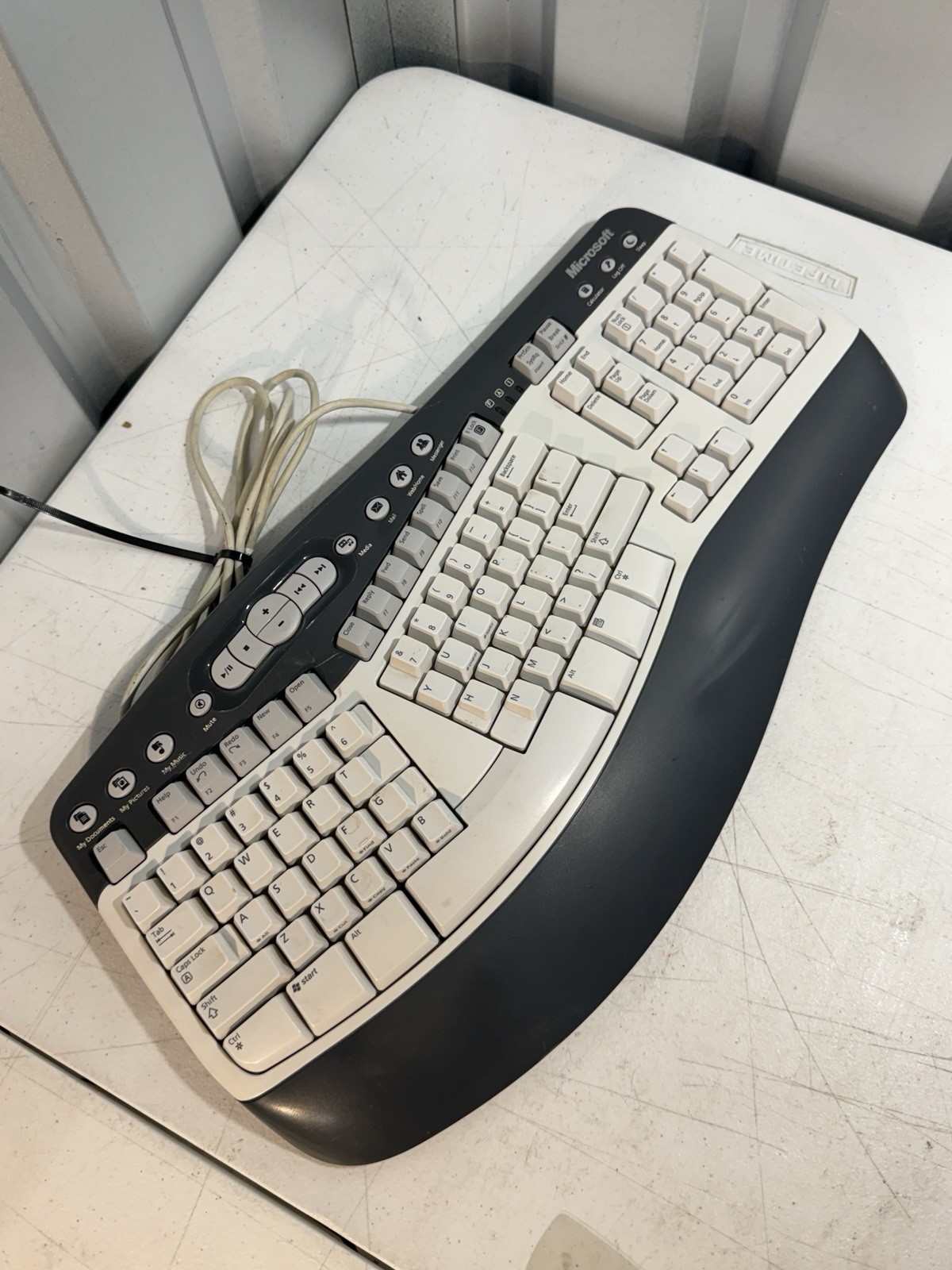 Microsoft Natural MultiMedia Keyboard 1.0A PS/2 Wired White Grey RT9470 Working 