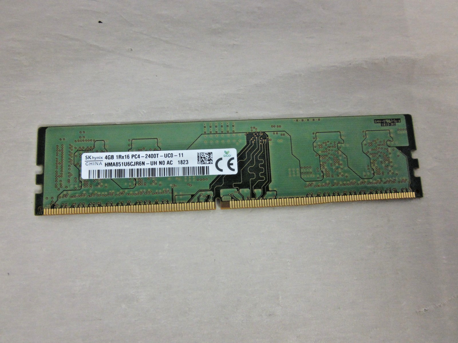 SK Hynix 4GB (1 Stick) PC4-19200 DDR4 2400T ECC Server Memory HMA851U6CJR6N-UH