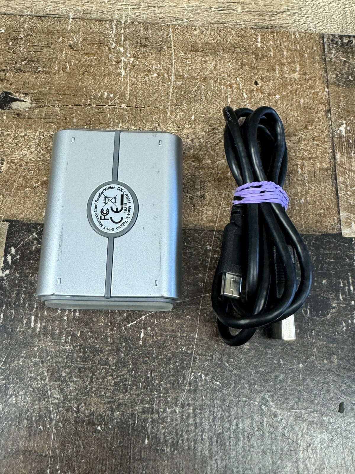 Dynex DX-CR6N1 External USB Memory Card Reader Writer 