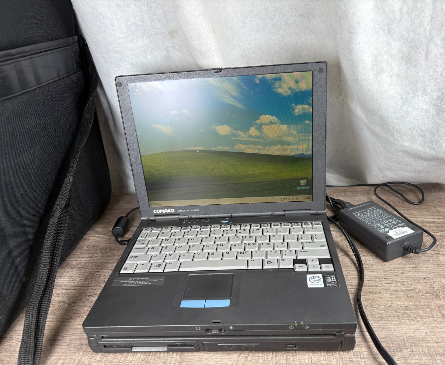 COMPAQ ARMADA M300 LAPTOP PIII 500MHZ 320MB RAM WINDOWS XP WITH EXPANSION BASE