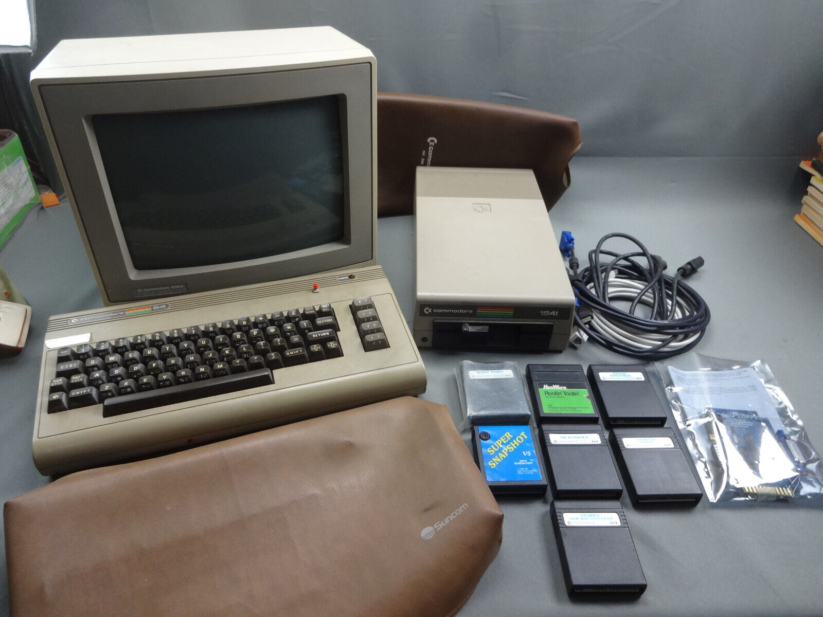 Vintage COMMODORE 64 Computer Setup 1084 CRT Monitor Keyboard Floppy Games More