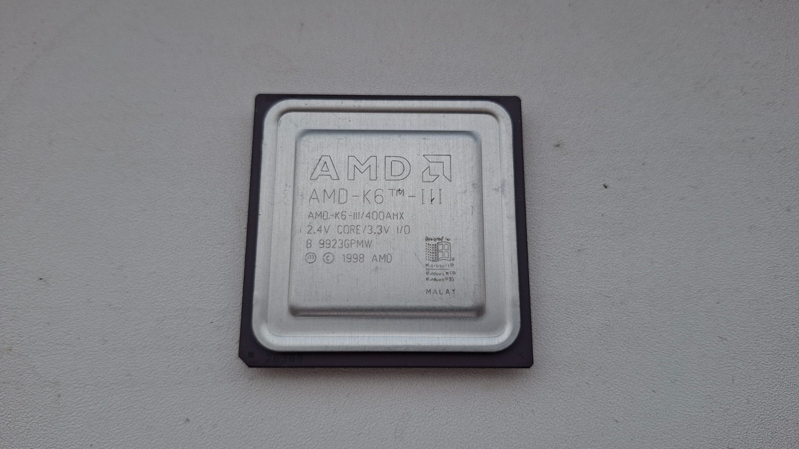 AMD K6-3 400AHX AMD-K6-III/400AHX rare vintage CPU GOLD