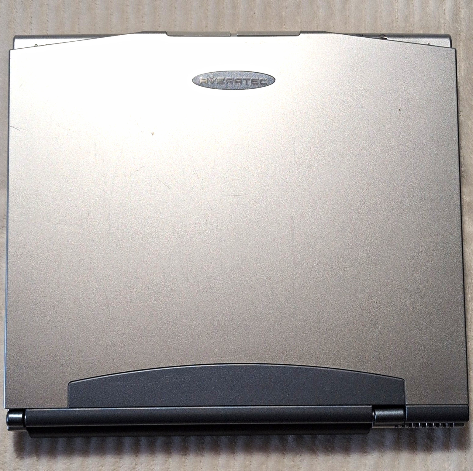 AVERATEC 12" Laptop AMD Athlon XP Windows XP 256MB RAM 40GB HDD Charger