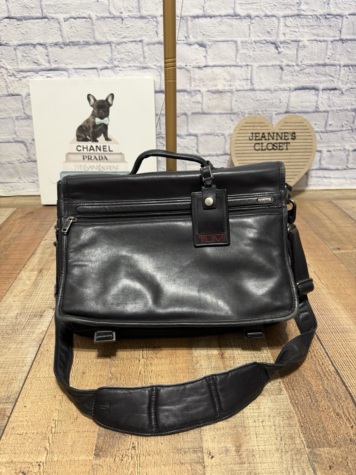 TUMI Alpha Nappa Leather Flap Expandable Briefcase Black Messenger Bag Has Flaws