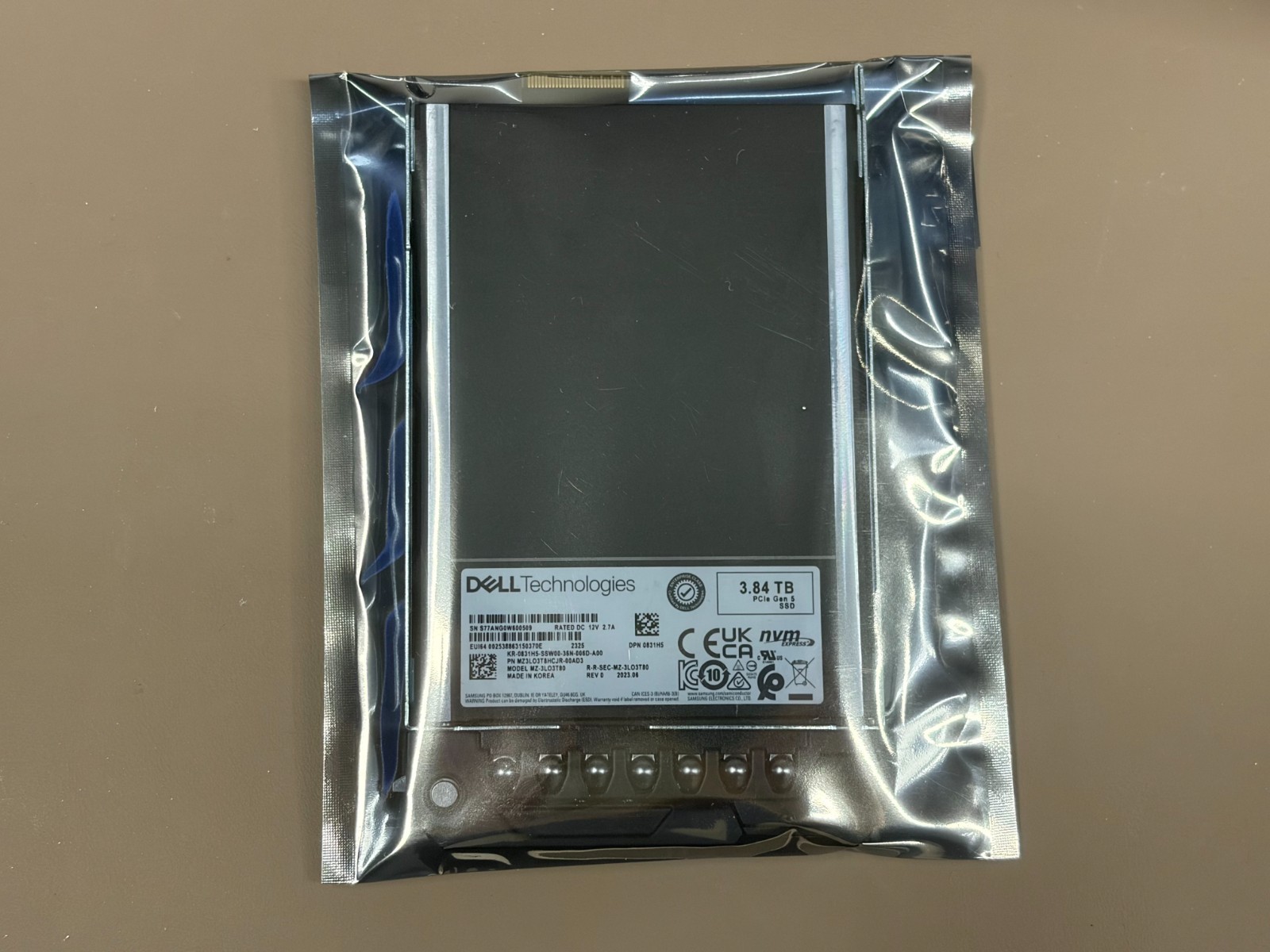 Dell Technology 0831H5 MZ3LO3T8HCJR-00AD3 MZ-3LO3T80 3.84TB PCle Gen5 E3.S SSD