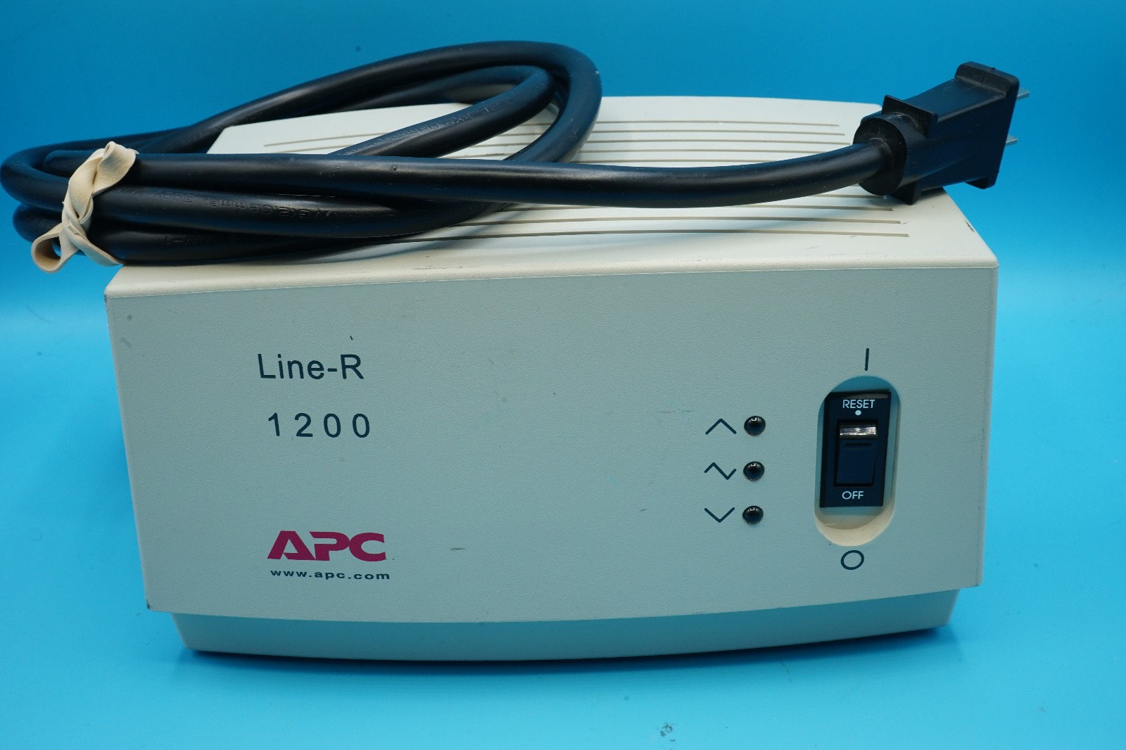 APC Line‑R 1200 Automatic Voltage Regulator LE1200 Tested and Working