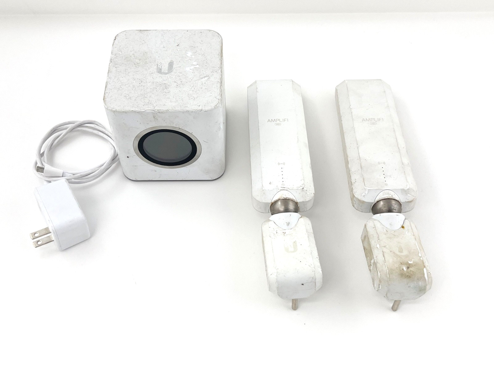 Ubiquiti AmpliFi AFi-R HD Mesh Wi-Fi Router w/ 2 AFi-P-HD MeshPoints