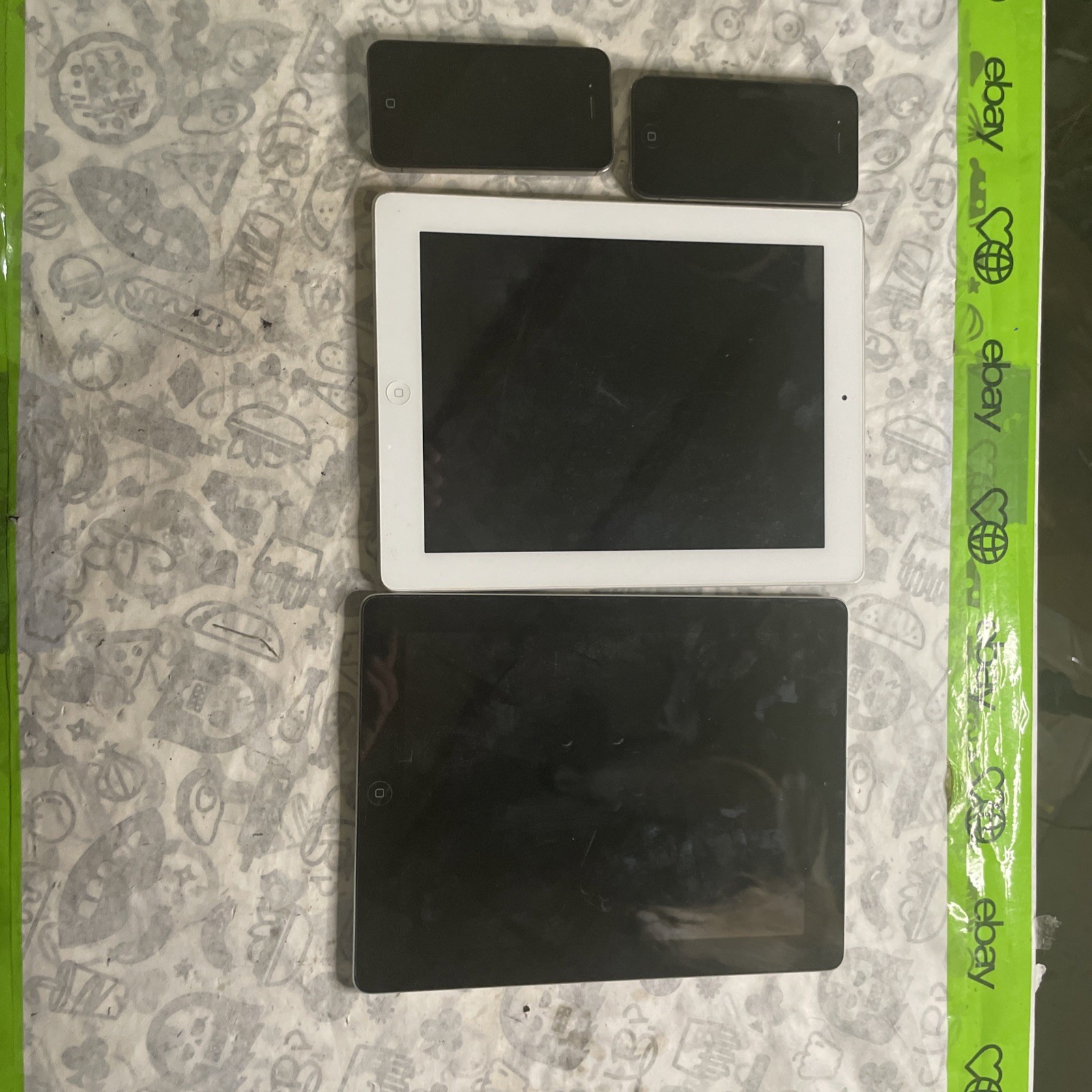 Lot of Apple  iPad  And Iphone Mixed Bundle - For Parts Or Repair ONLY Read Dis