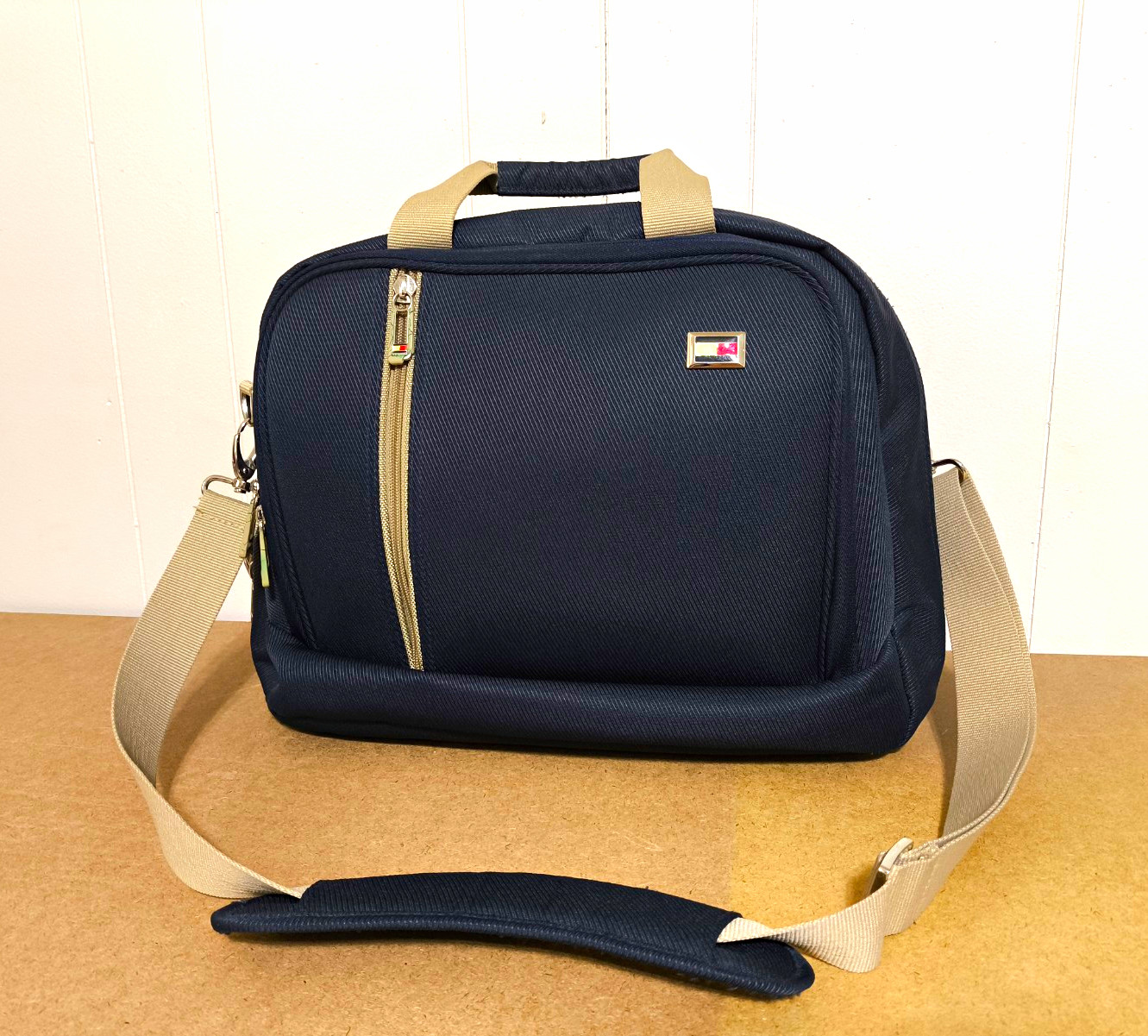 Tommy Hilfiger Solid Navy/Beige Padded Partition Laptop Shoulder Messenger Bag