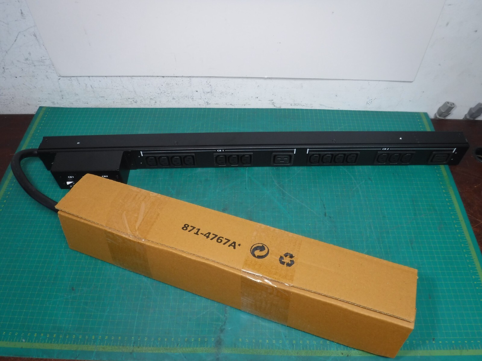 New - Open Box, PAPC by Schneider Electric Basic AP6002A PDU