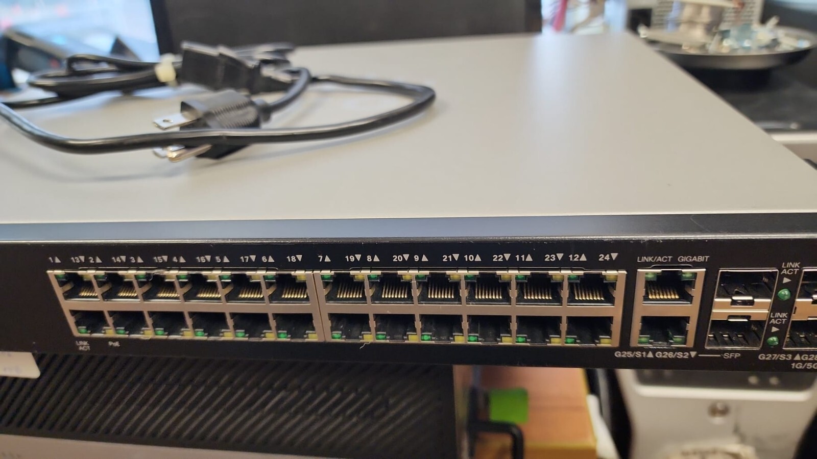 Cisco SG500-28MPP-K9 24x 1GB PoE+ RJ-45 2x 1GB Combo 2x 1GB SFP Switch Tested