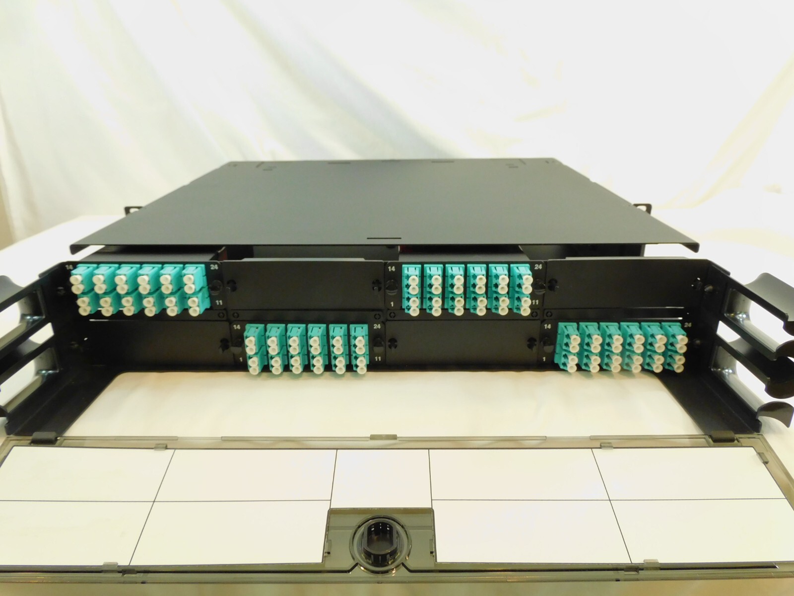 FCE2U Opticom Rack Mount Enclosure with 4 FCXO-24-10Y Fiber Cassettes 50/125 OM3