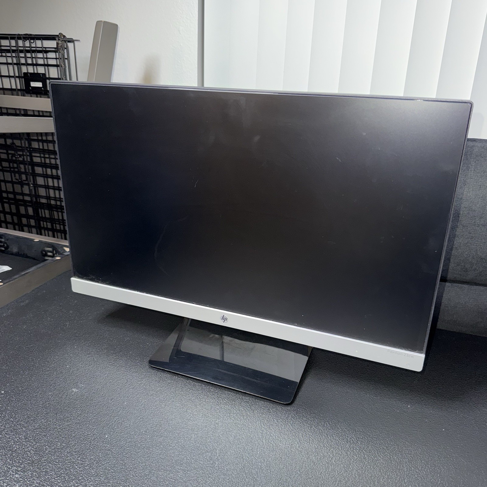 HP E23 G4 23-inch IPS LED Monitor Black with Stand and Power Cable Tested Works