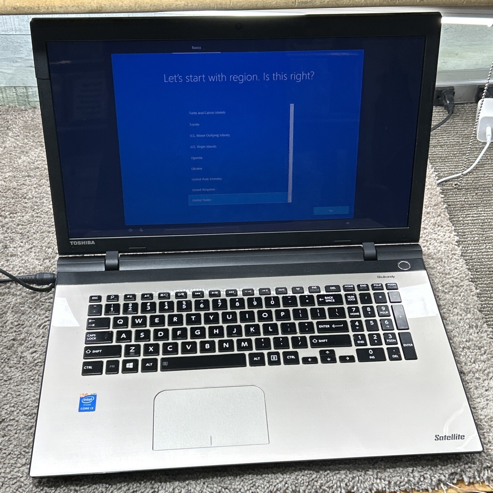 TOSHIBA SATELLITE L75-B7270 17.3"  INTEL PENTIUM 1.70 GHz Win 10 52140