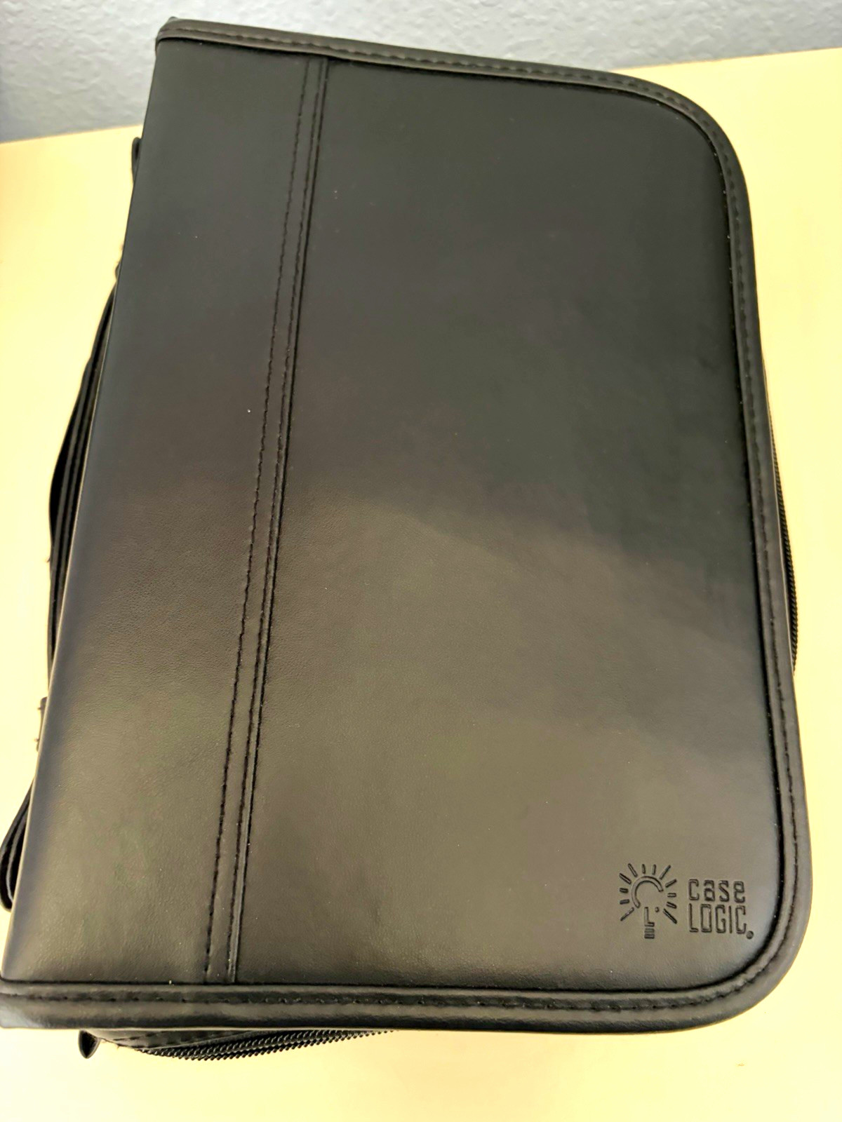 Case Logic Black Faux Leather CD/DVD/Blu-ray Carry Wallet w/ Zipper & Handle 88+