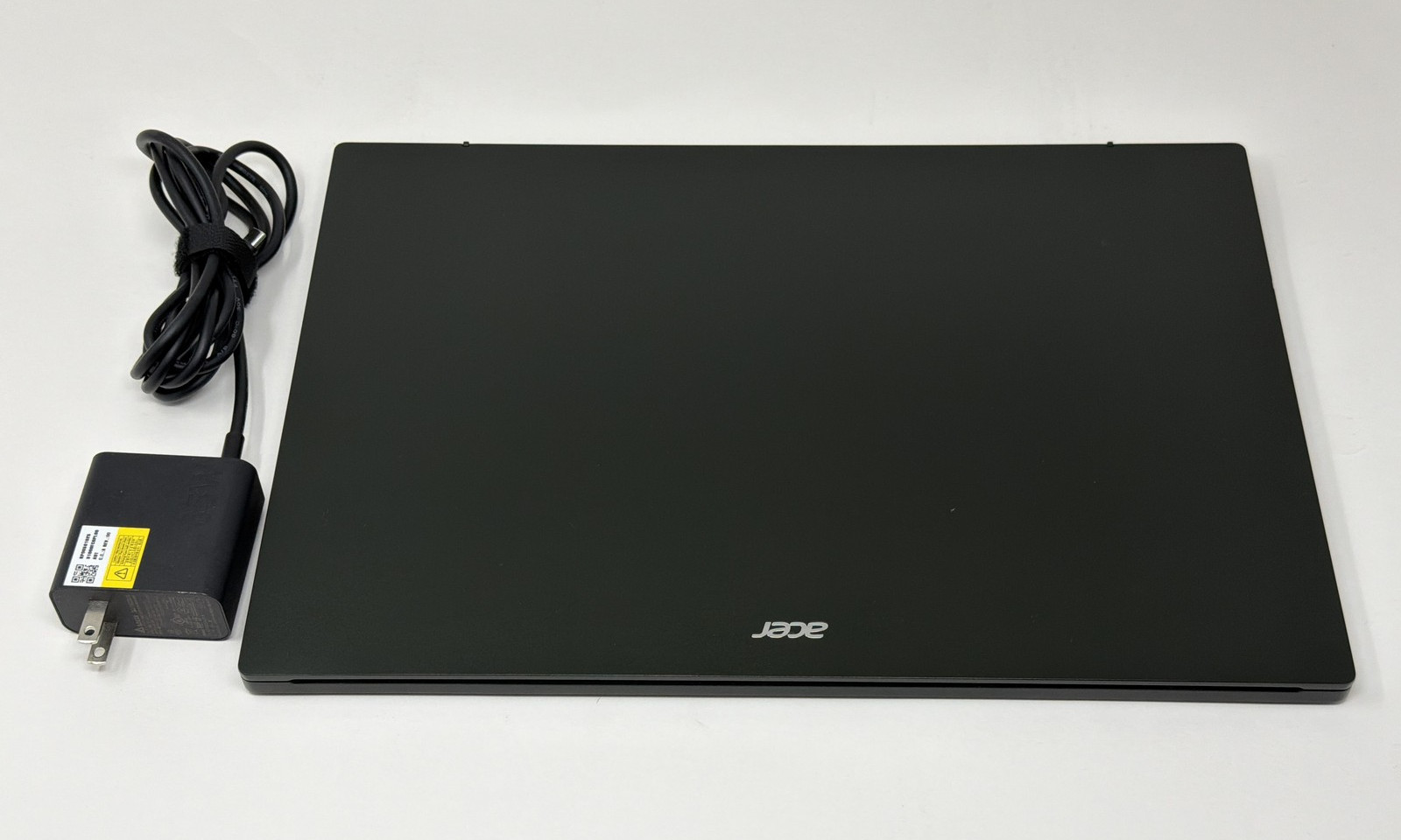 Acer Swift Edge 16 SFE16-43-R98R Ryzen 7 3.3GHz 16GB RAM 1TB SSD 14in Excellent