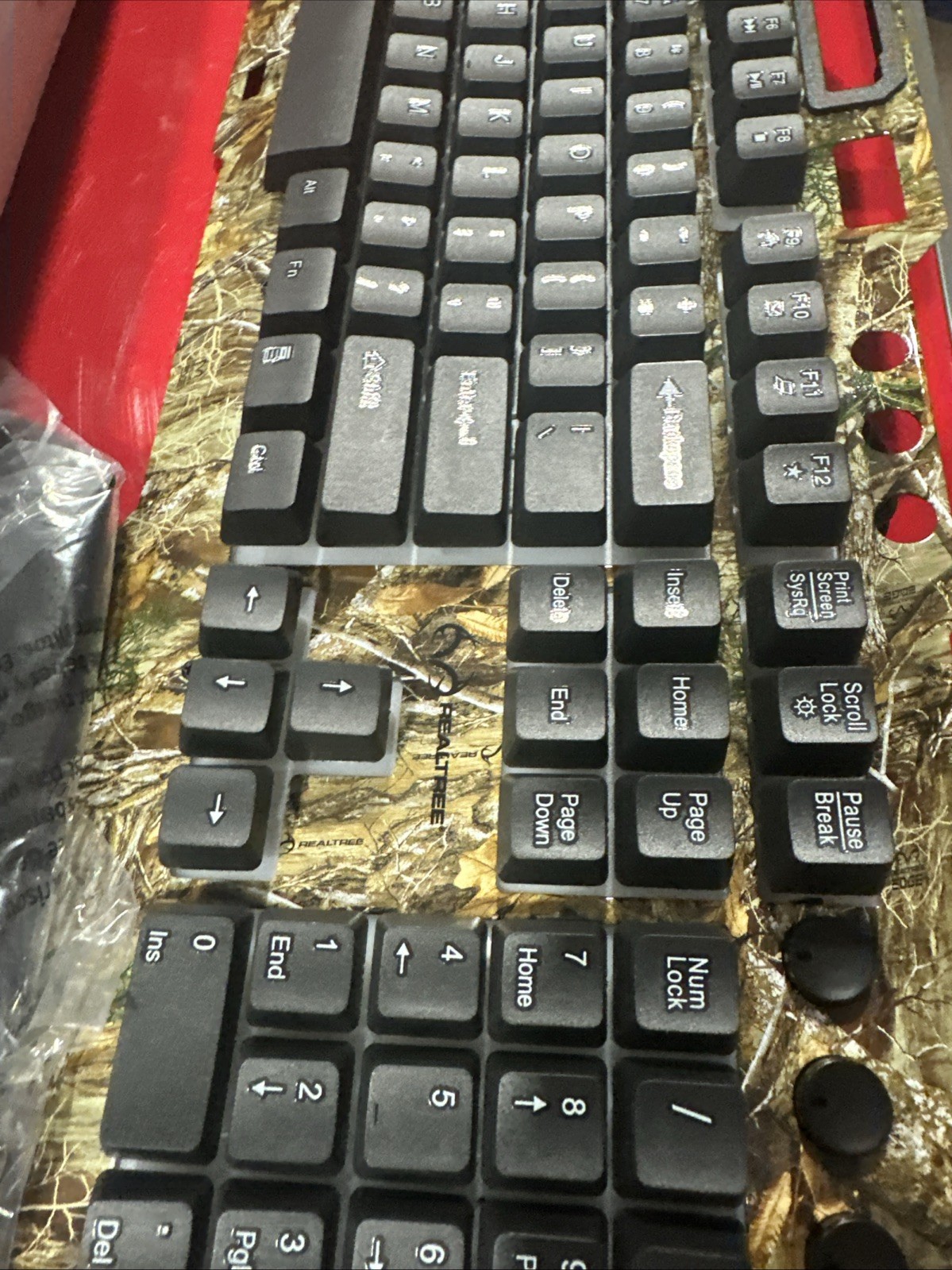 Realtree Bow RGB Gaming Keyboard – Backlit w/ Detachable Wrist Rest NEW Open Box