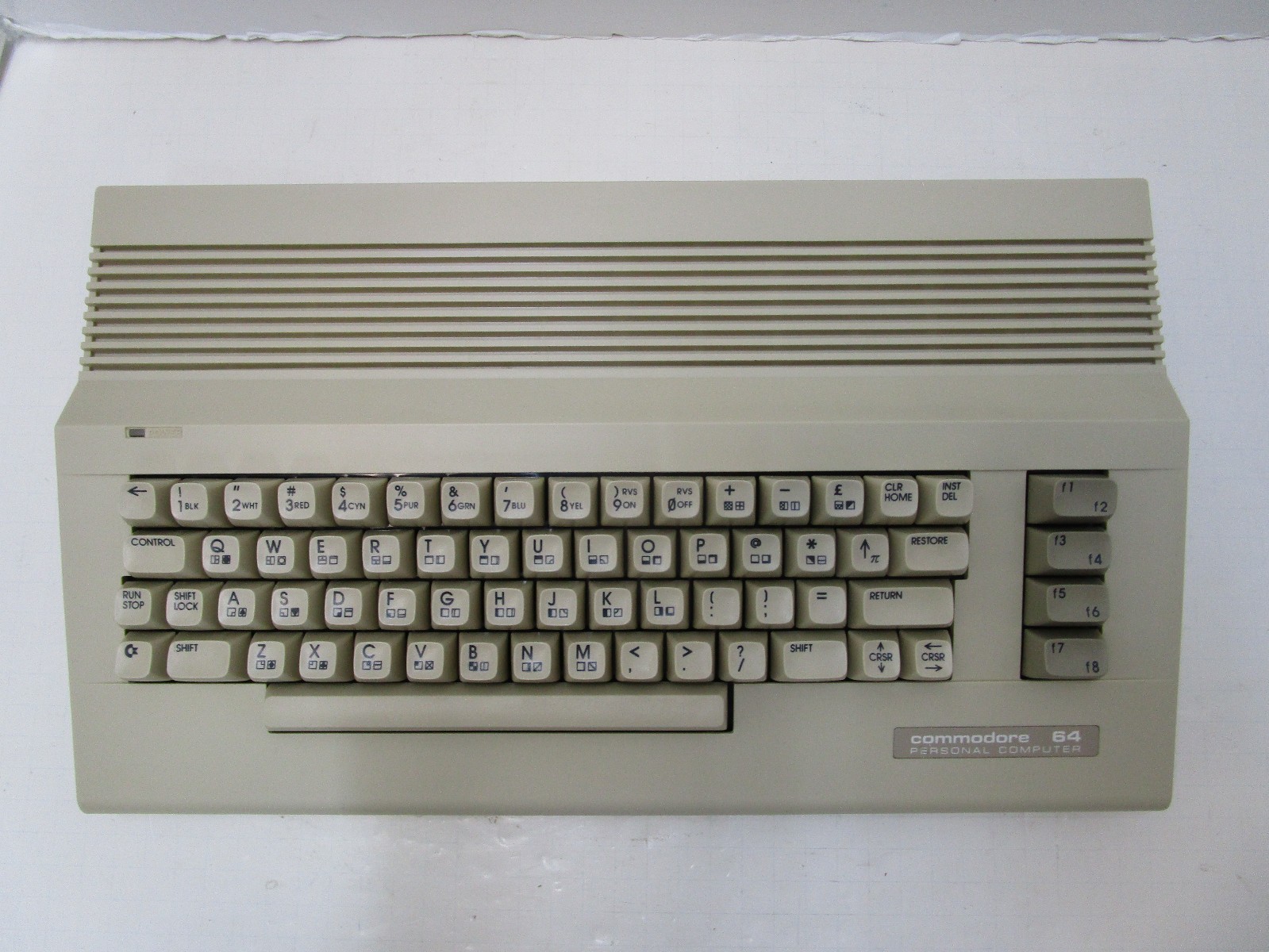 COMMODORE 64C COMPUTER 250469 HEATSINKS C64C TESTED AND WORKING L#X39 💻