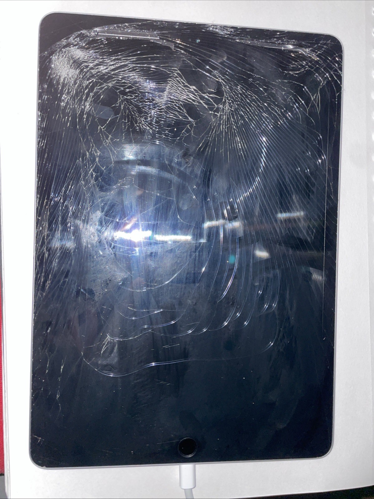 iPad 8th Gen 32GB A2270 – Cracked Screen – Fully Working – As-Is - READ DESC