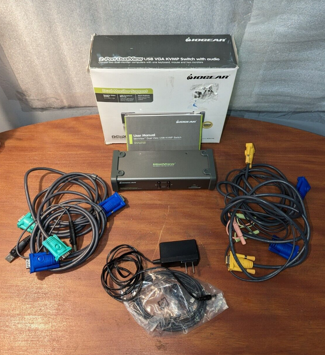 IOGEAR MiniView GCS1742 2-Port Dual View KVM Switch, "Read Description".