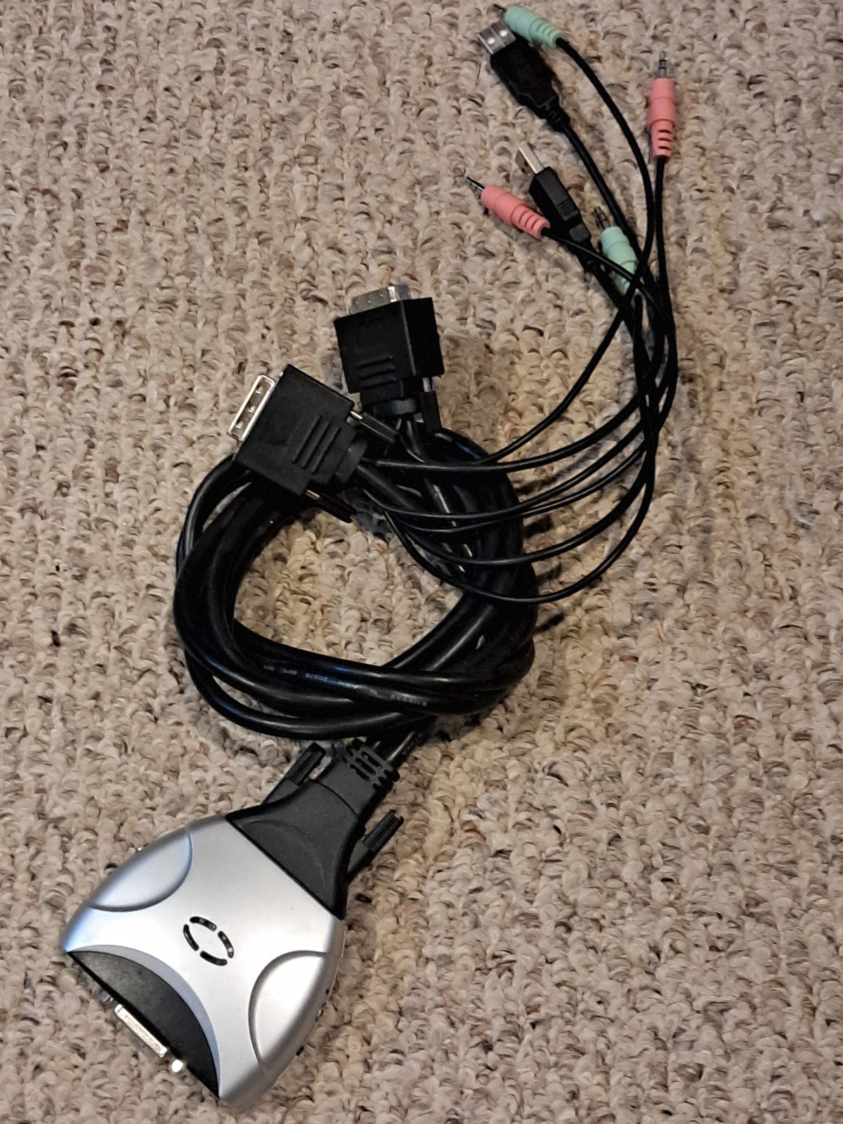 Syba Tech  (SY-KVM20075) 2-Ports DVI audio USB KVM switch