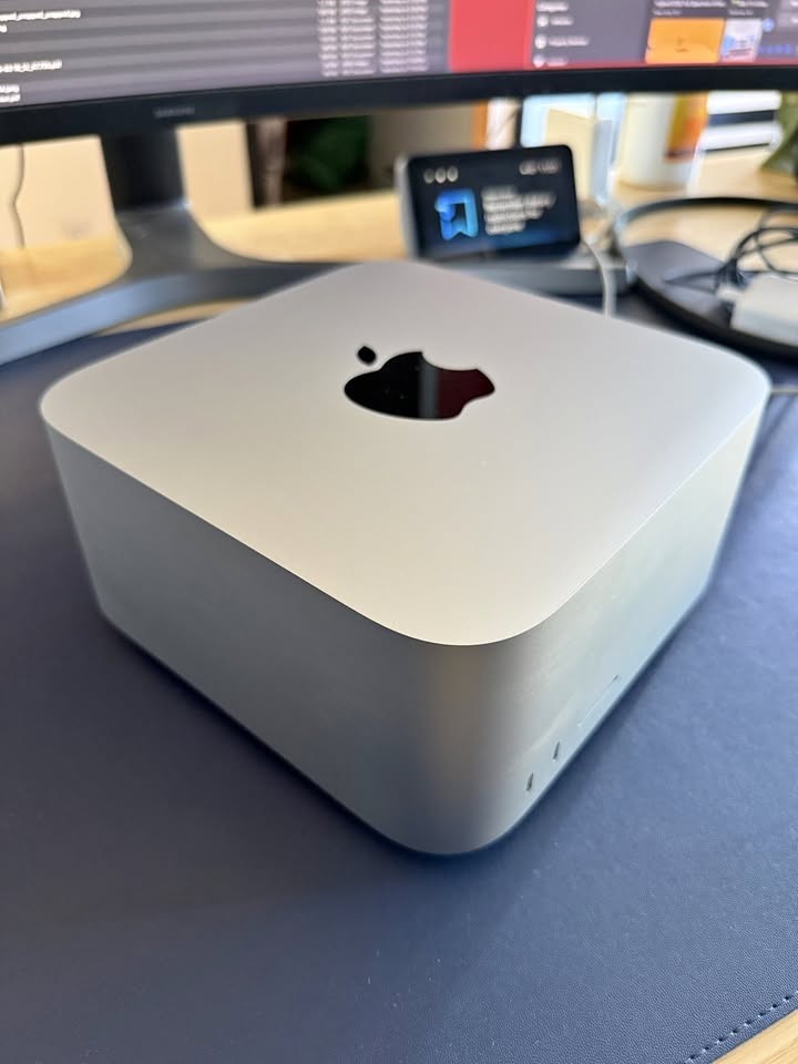 Mac Studio M1 Max 10cpu 24gpu 32GB RAM storage 1tb