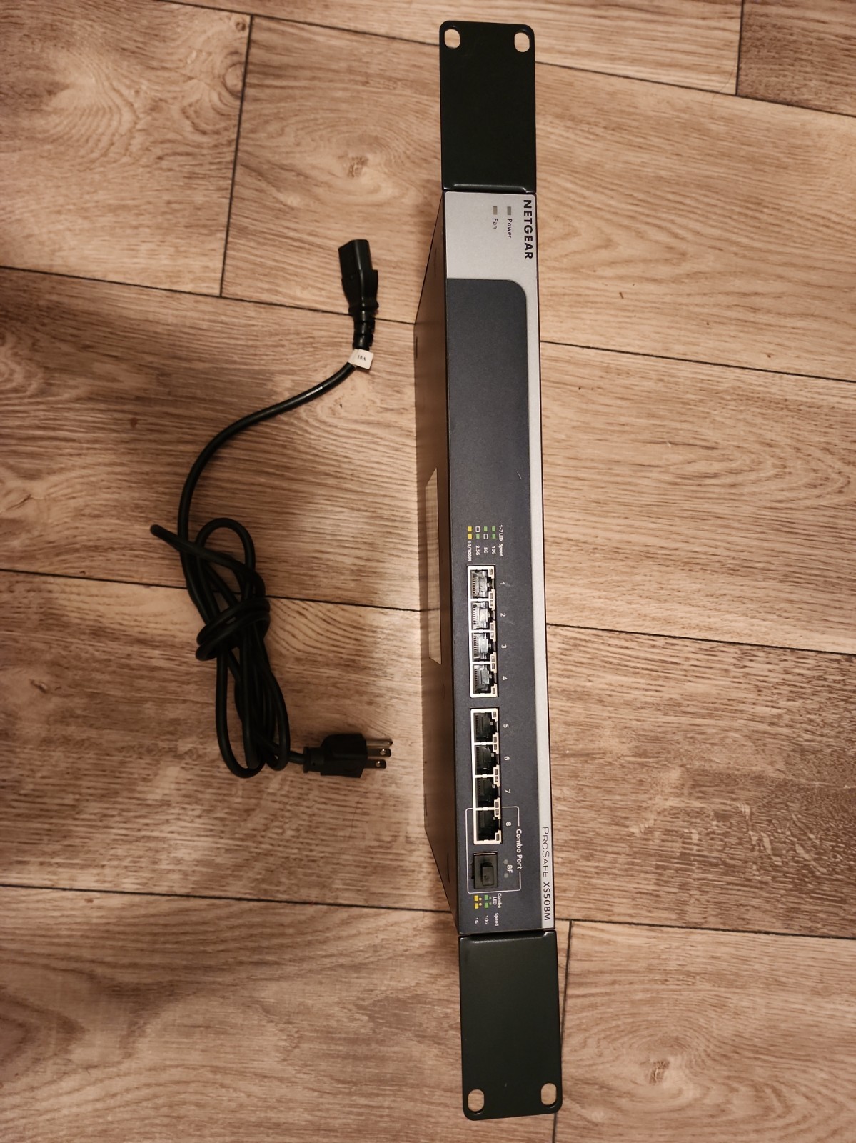 Netgear 8-port 10 Gigabit Ethernet Unmanaged Switch Prosafe XS508M w/ Rack Mount