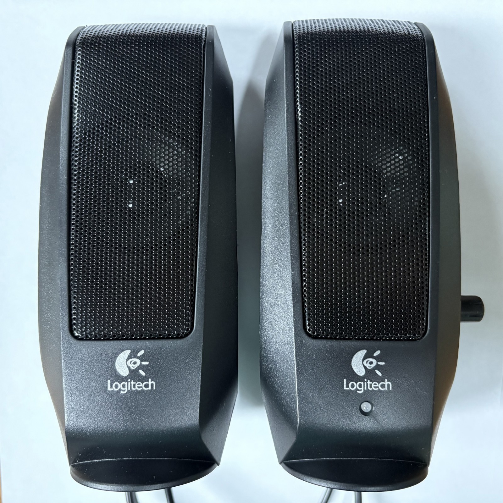 NEW Logitech S-120 2-Piece 2 Channel Multimedia Speaker System w/Headphone Jack