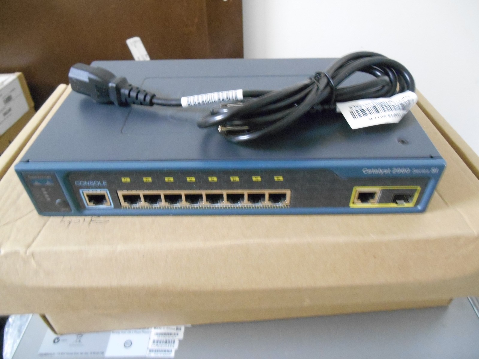 Cisco  Catalyst (WS-C2960-8TC-S) 8-Ports External Switch Managed