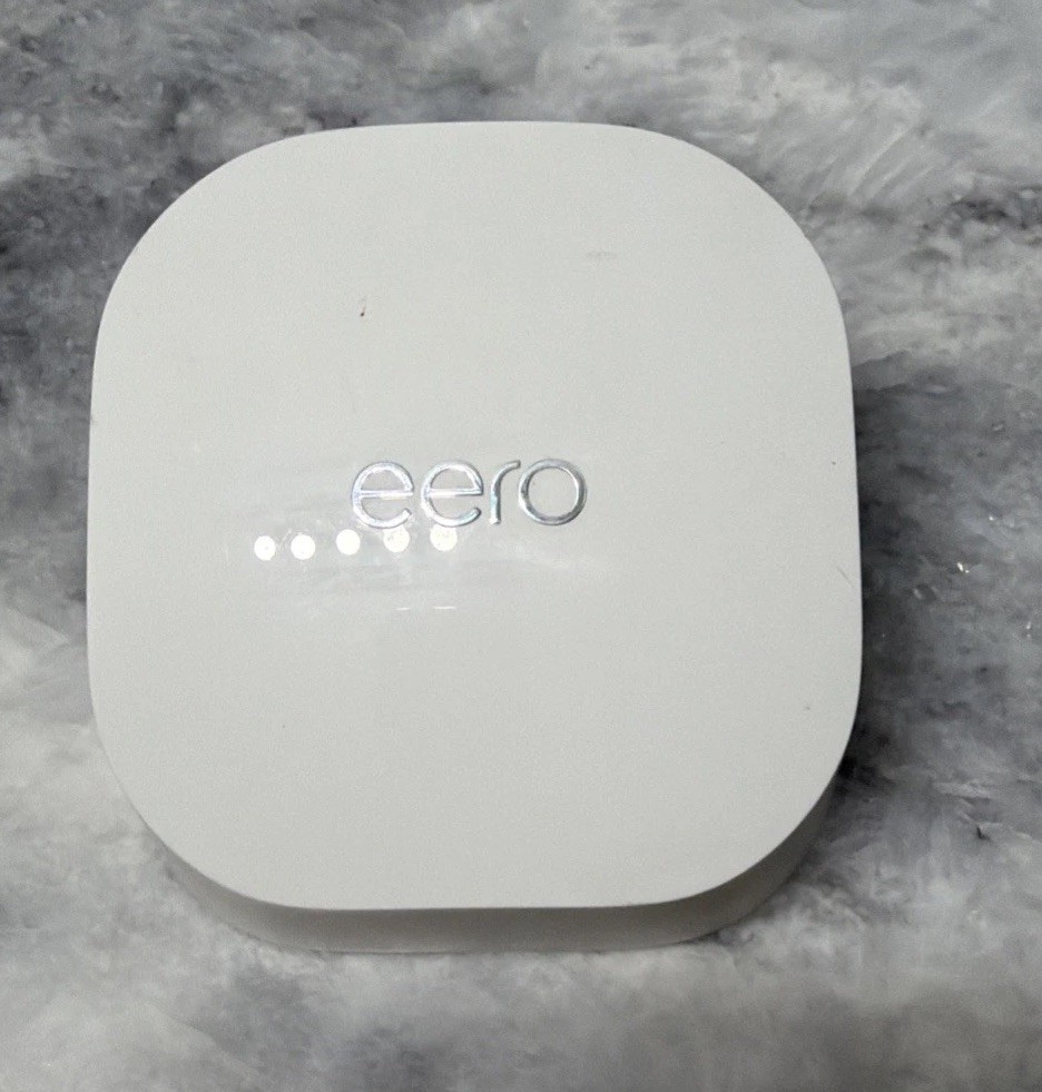 eero 6 Extender Q010001 Dual-Band Mesh Wi-Fi 6 Add-On Unit Works