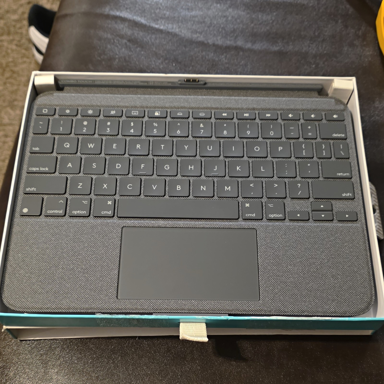 Logitech Combo Touch Detachable Keyboard Folio w/ Trackpad iPad 10th 10.9 Gray