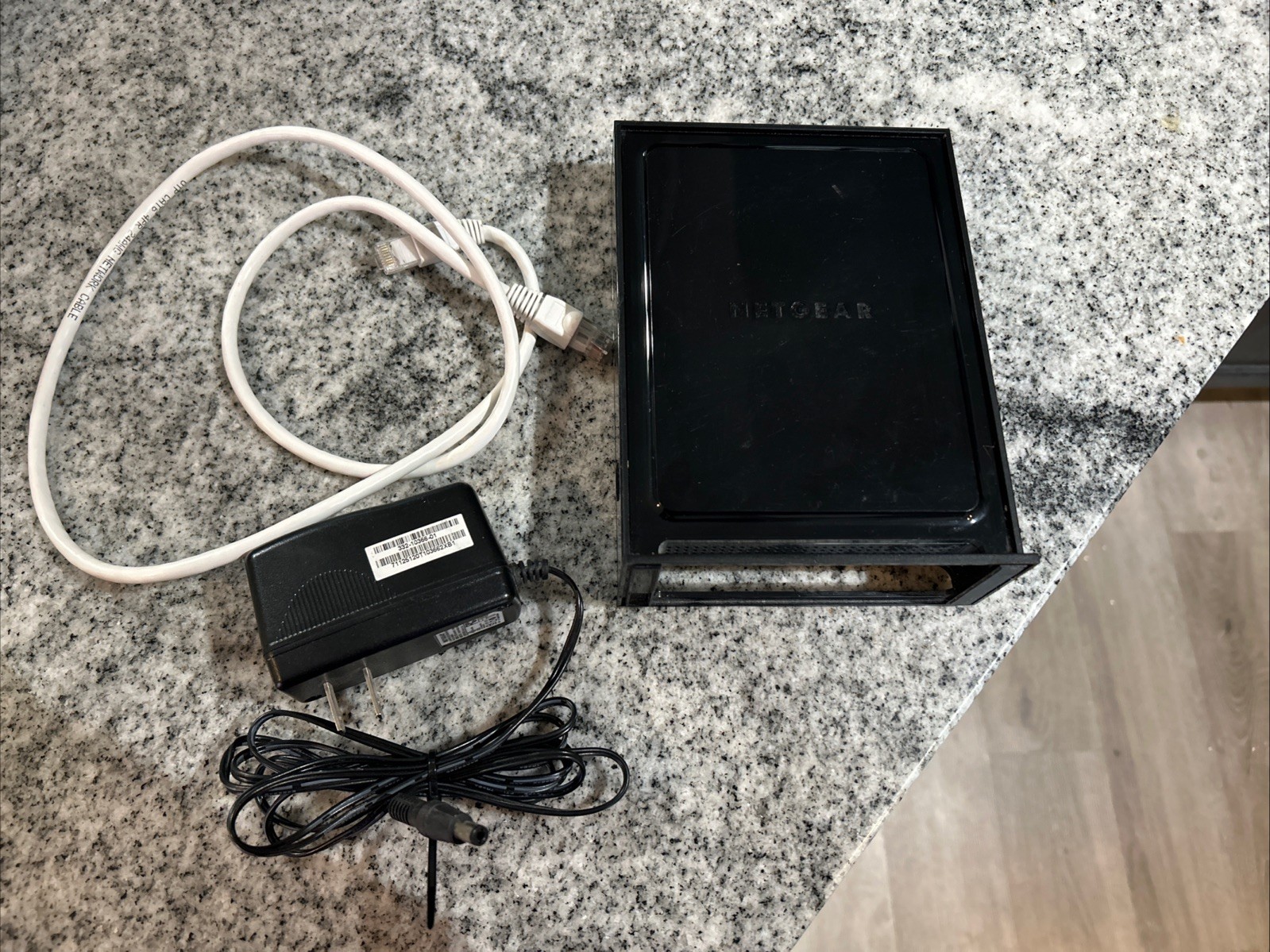 Genuine Netgear N300 Wireless Router WNR2000 v4 w/ Pwr Adapter
