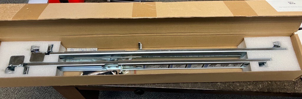 DELL Rack Rail Kit 0J643G (RCKRL,2/4PST,1U/2U,STAT) 