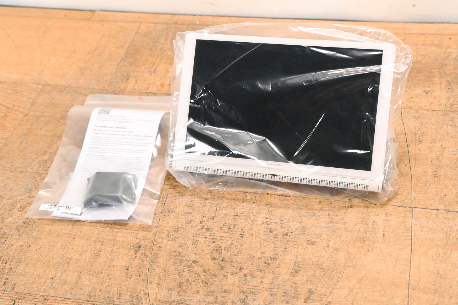 Crestron TS-1070-W-S 10.1” Table Top White Touch Screen CG01RHB